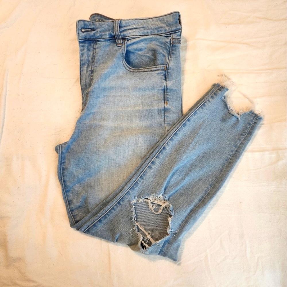 American Eagle Ligjt Wash Super Stretch Skinny Jeggings 14